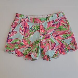 Lilly Pulitzer Shorts / Size 00